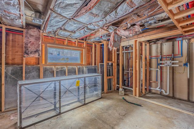 31 Valentine Road, Shoreham, NY 11786