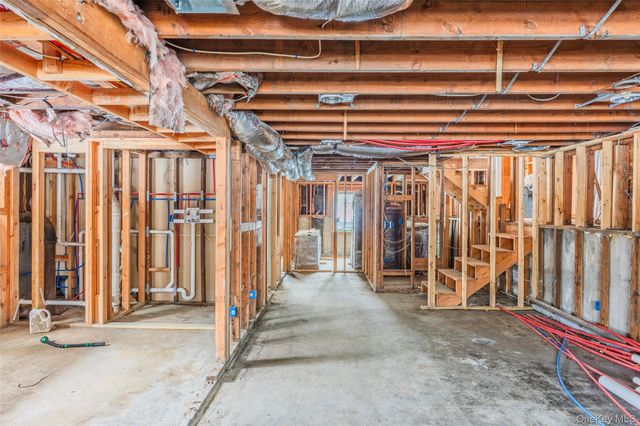 31 Valentine Road, Shoreham, NY 11786