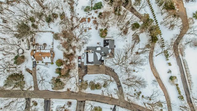 31 Valentine Road, Shoreham, NY 11786