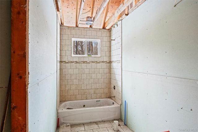 31 Valentine Road, Shoreham, NY 11786