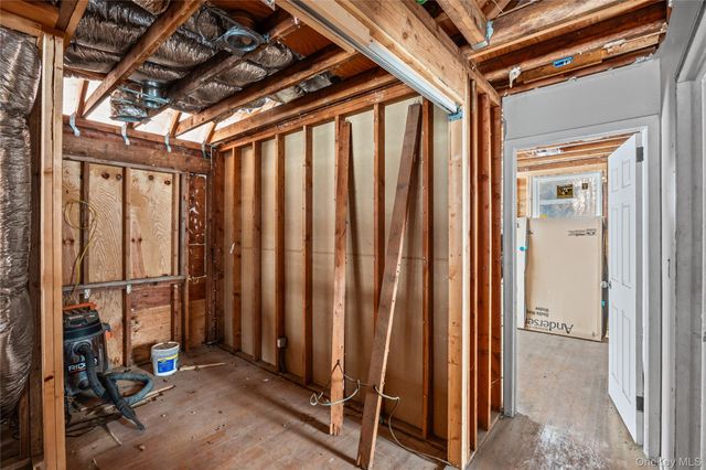 31 Valentine Road, Shoreham, NY 11786