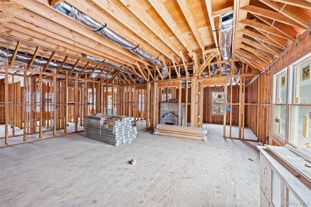 31 Valentine Road, Shoreham, NY 11786