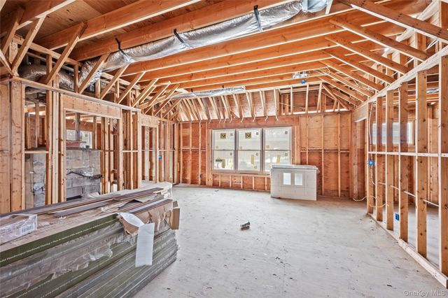 31 Valentine Road, Shoreham, NY 11786