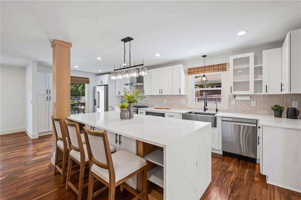 Image 11 of property listing at 2533 Sunset Drive NE, Atlanta, GA 30345