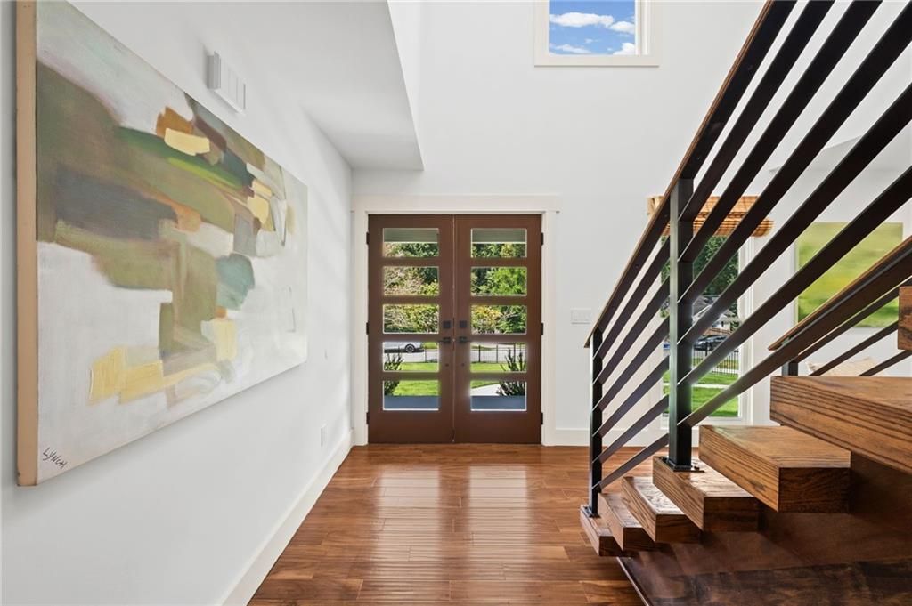 Image 3 of property listing at 2533 Sunset Drive NE, Atlanta, GA 30345