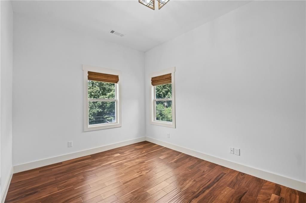 Image 36 of property listing at 2533 Sunset Drive NE, Atlanta, GA 30345
