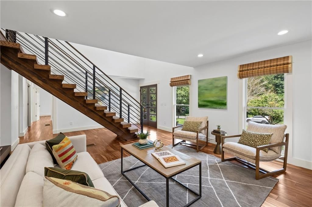 Image 6 of property listing at 2533 Sunset Drive NE, Atlanta, GA 30345