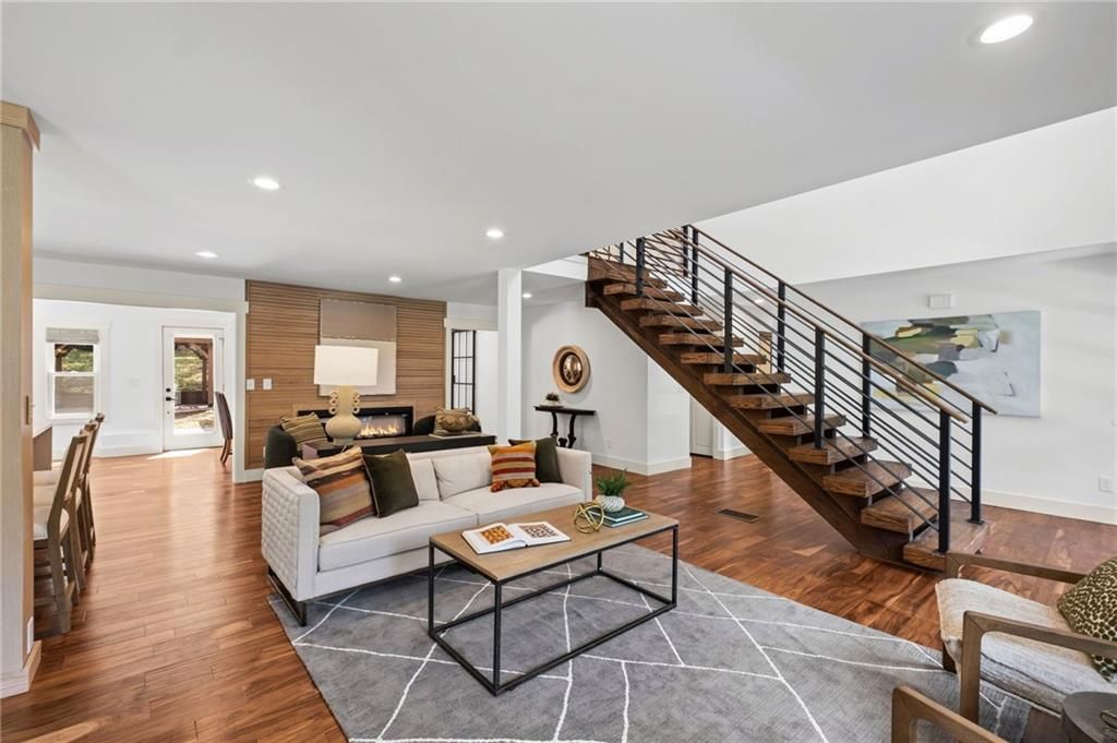 Image 7 of property listing at 2533 Sunset Drive NE, Atlanta, GA 30345