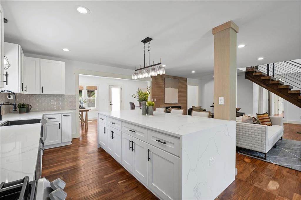 Image 9 of property listing at 2533 Sunset Drive NE, Atlanta, GA 30345