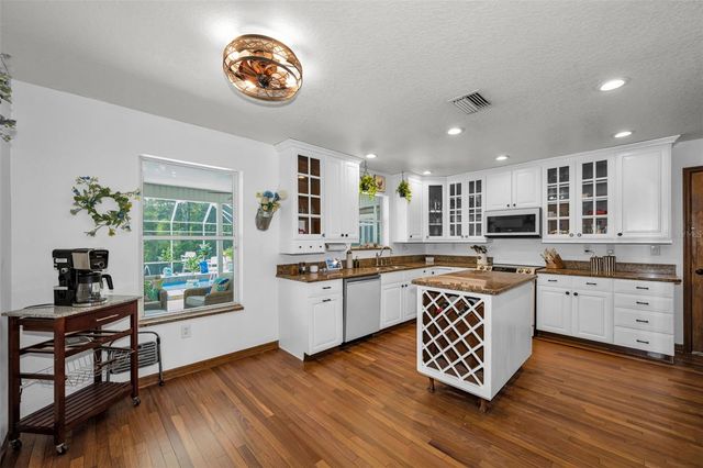 11046 LAKEVIEW DRIVE, New Port Richey, FL 34654