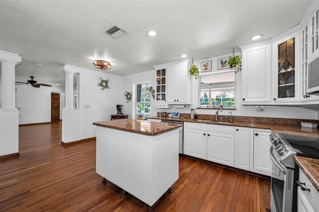 11046 LAKEVIEW DRIVE, New Port Richey, FL 34654