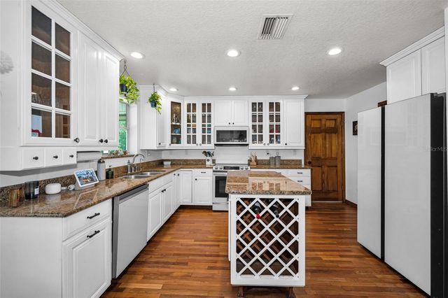 11046 LAKEVIEW DRIVE, New Port Richey, FL 34654