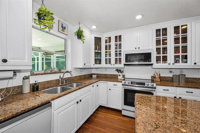 11046 LAKEVIEW DRIVE, New Port Richey, FL 34654