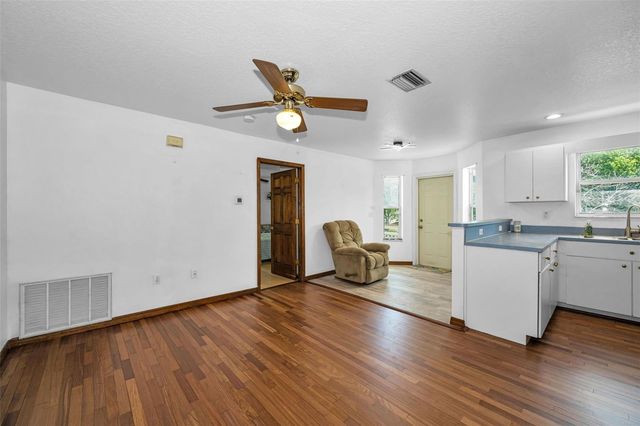 11046 LAKEVIEW DRIVE, New Port Richey, FL 34654