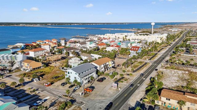 8460 Gulf Blvd 301, Navarre Beach, FL 32566