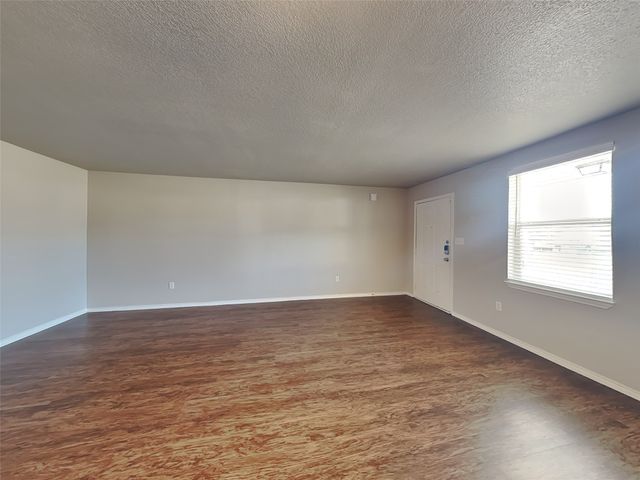 215 Bobbie Ann Court, Granbury, TX 76049