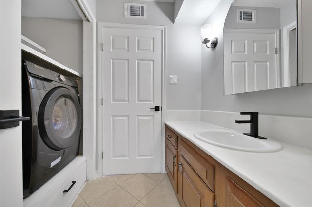 131 Phanturn Lane, Bellaire, TX 77401