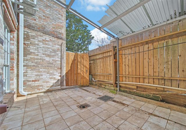 131 Phanturn Lane, Bellaire, TX 77401