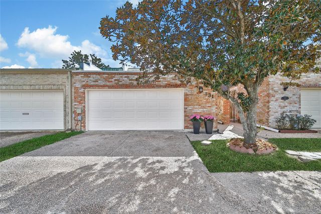 131 Phanturn Lane, Bellaire, TX 77401