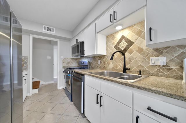 131 Phanturn Lane, Bellaire, TX 77401