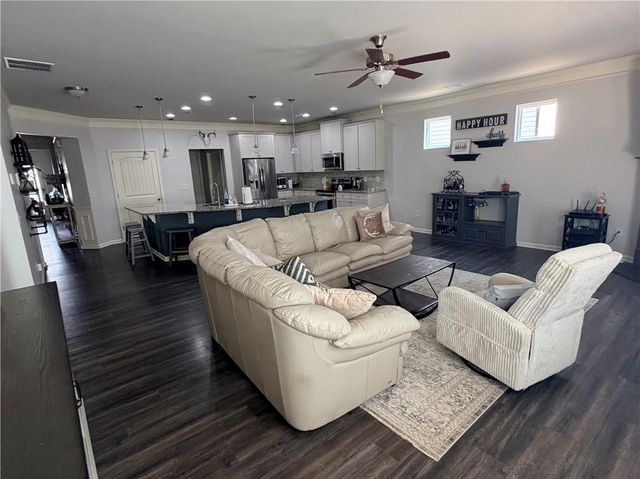 311 Eagles Bluff Way, Hoschton, GA 30548