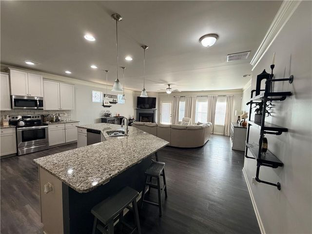 311 Eagles Bluff Way, Hoschton, GA 30548