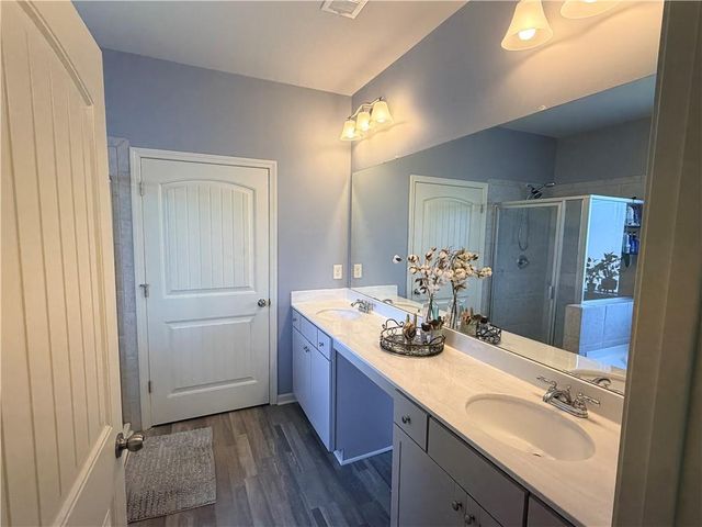 311 Eagles Bluff Way, Hoschton, GA 30548