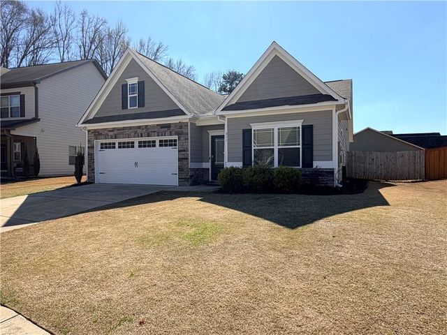 311 Eagles Bluff Way, Hoschton, GA 30548