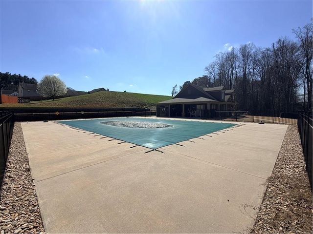 311 Eagles Bluff Way, Hoschton, GA 30548
