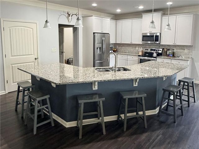 311 Eagles Bluff Way, Hoschton, GA 30548