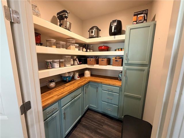 311 Eagles Bluff Way, Hoschton, GA 30548