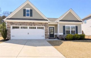 311 Eagles Bluff Way, Hoschton, GA 30548