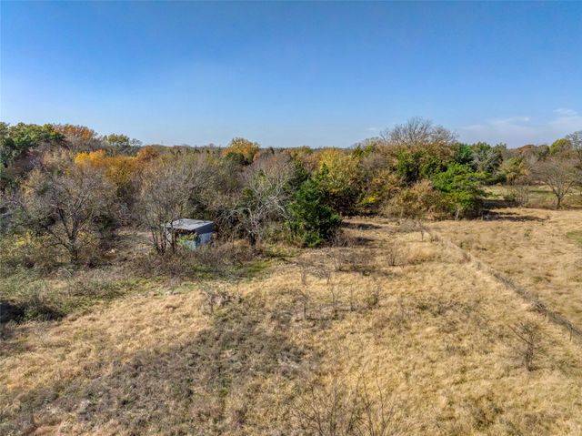2190 County Road 1215, Savoy, TX 75479