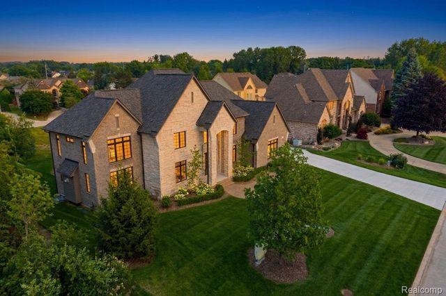 3836 Coachwood Lane, Rochester Hills, MI 48309