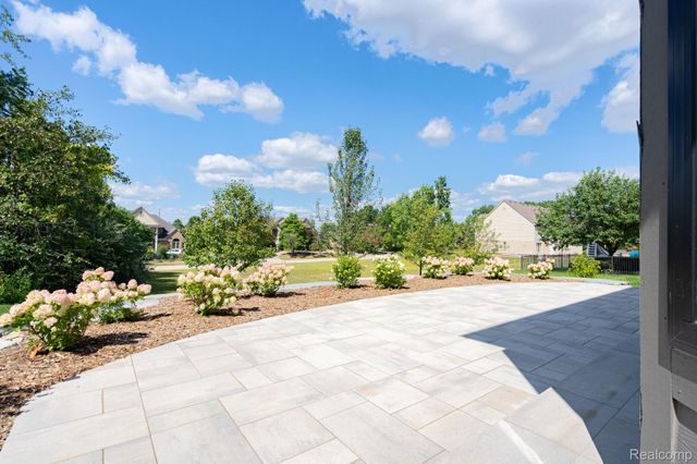3836 Coachwood Lane, Rochester Hills, MI 48309