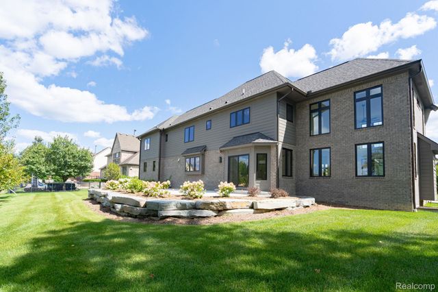 3836 Coachwood Lane, Rochester Hills, MI 48309