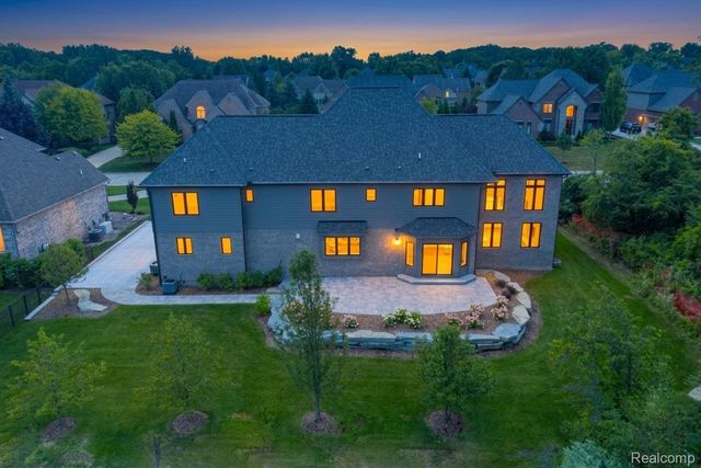 3836 Coachwood Lane, Rochester Hills, MI 48309