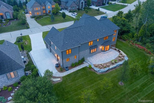 3836 Coachwood Lane, Rochester Hills, MI 48309