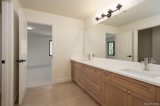 3836 Coachwood Lane, Rochester Hills, MI 48309