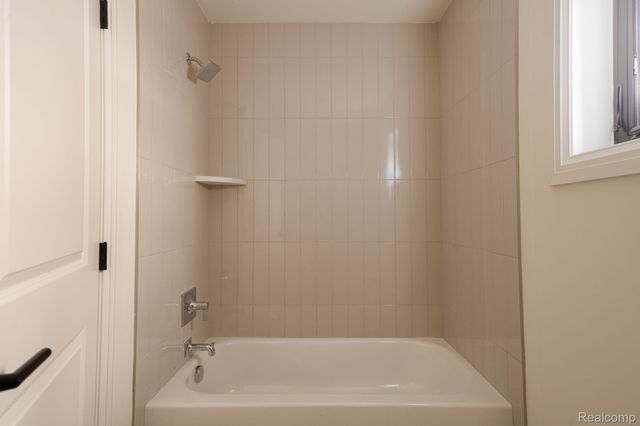 3836 Coachwood Lane, Rochester Hills, MI 48309