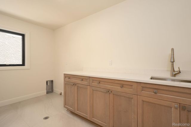 3836 Coachwood Lane, Rochester Hills, MI 48309