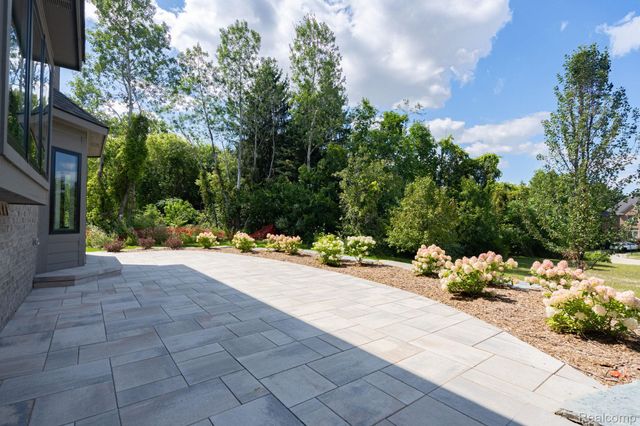 3836 Coachwood Lane, Rochester Hills, MI 48309