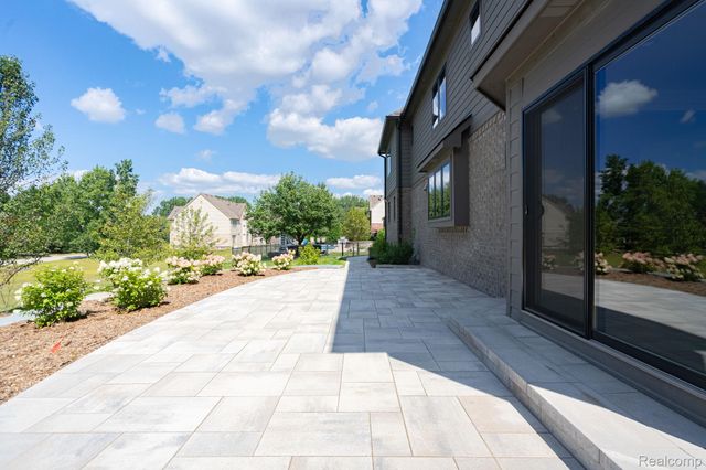 3836 Coachwood Lane, Rochester Hills, MI 48309