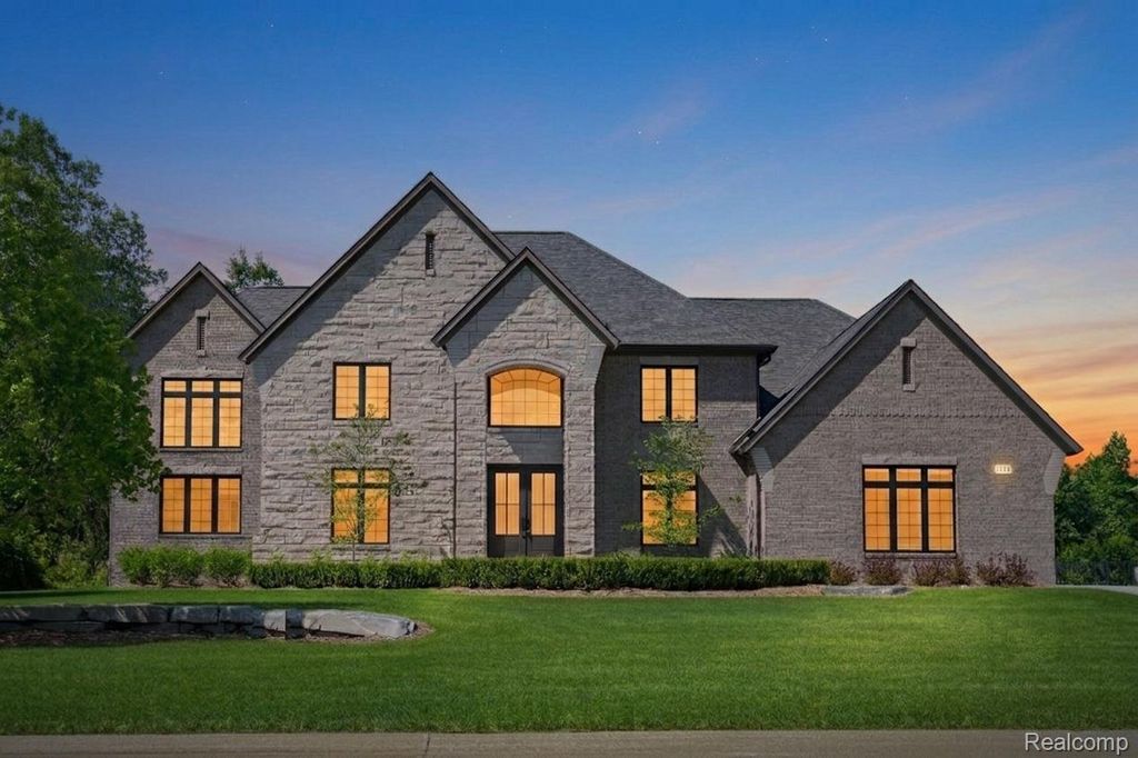 3836 Coachwood Lane, Rochester Hills, MI 48309