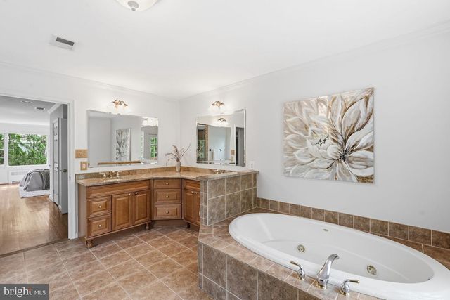 3138 JUNIPER LN, Falls Church, VA 22044