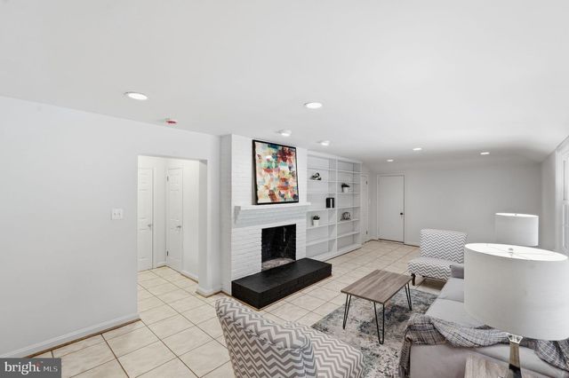 3138 JUNIPER LN, Falls Church, VA 22044