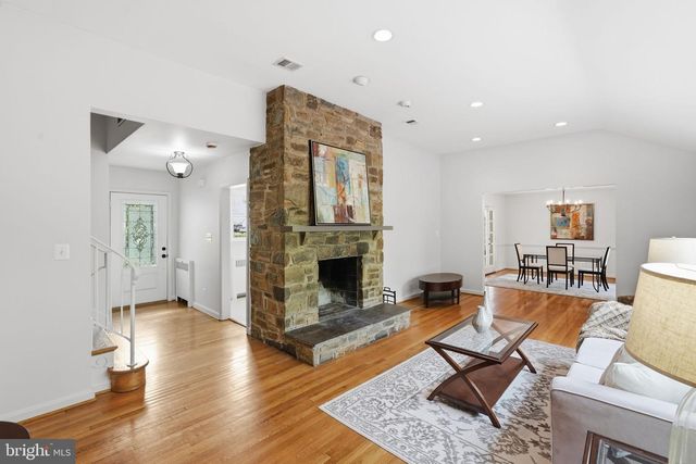 3138 JUNIPER LN, Falls Church, VA 22044