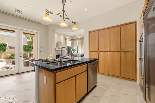 7249 E DEL ACERO Drive, Scottsdale, AZ 85258