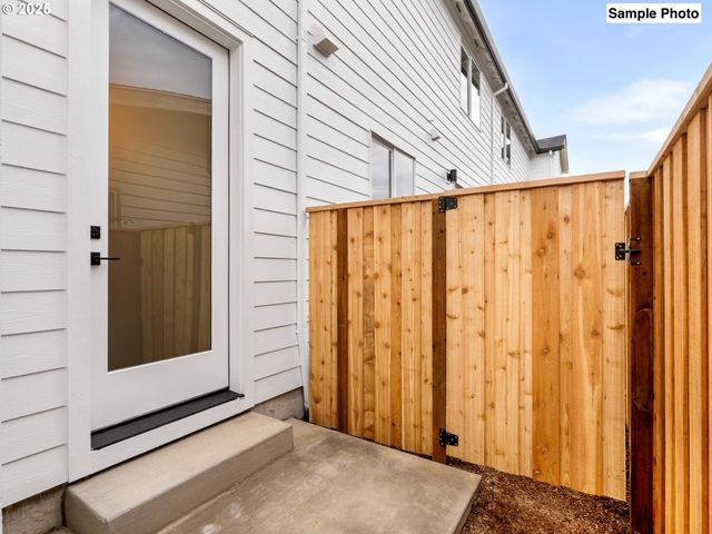 7387 N Mobile Ave, Portland, OR 97217