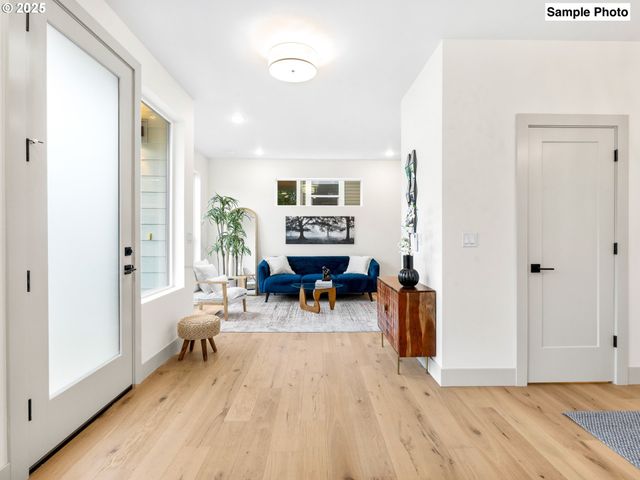 7387 N Mobile Ave, Portland, OR 97217